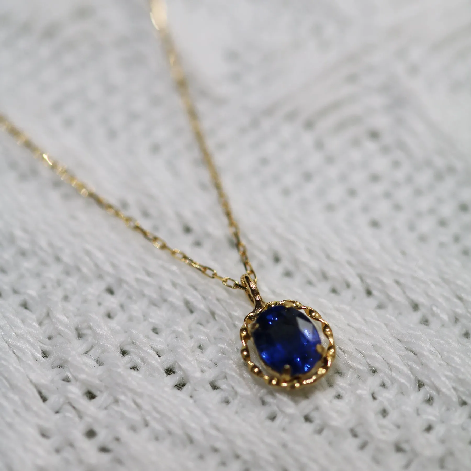 18k Yellow Gold Sapphire Necklace