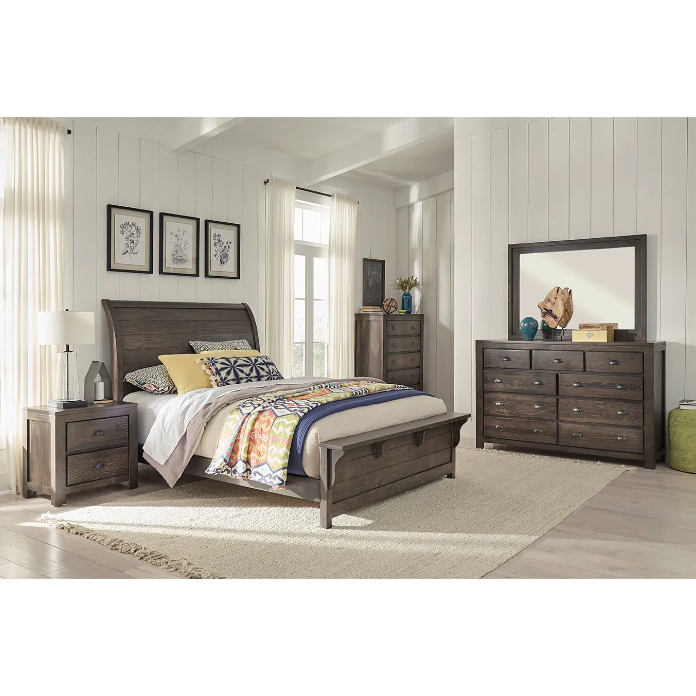 Falcon Bluff Chest