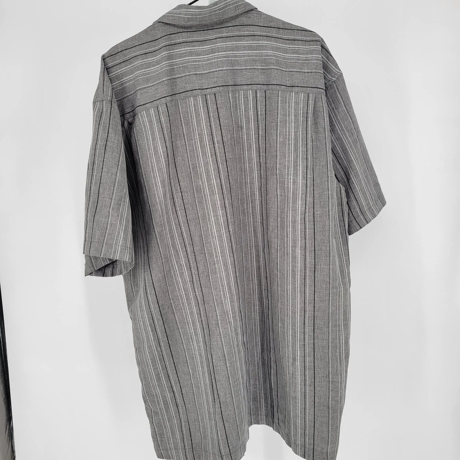 Haggar Mens Sz LT Short Sleeve Button Up Dress Shirt Gray Striped