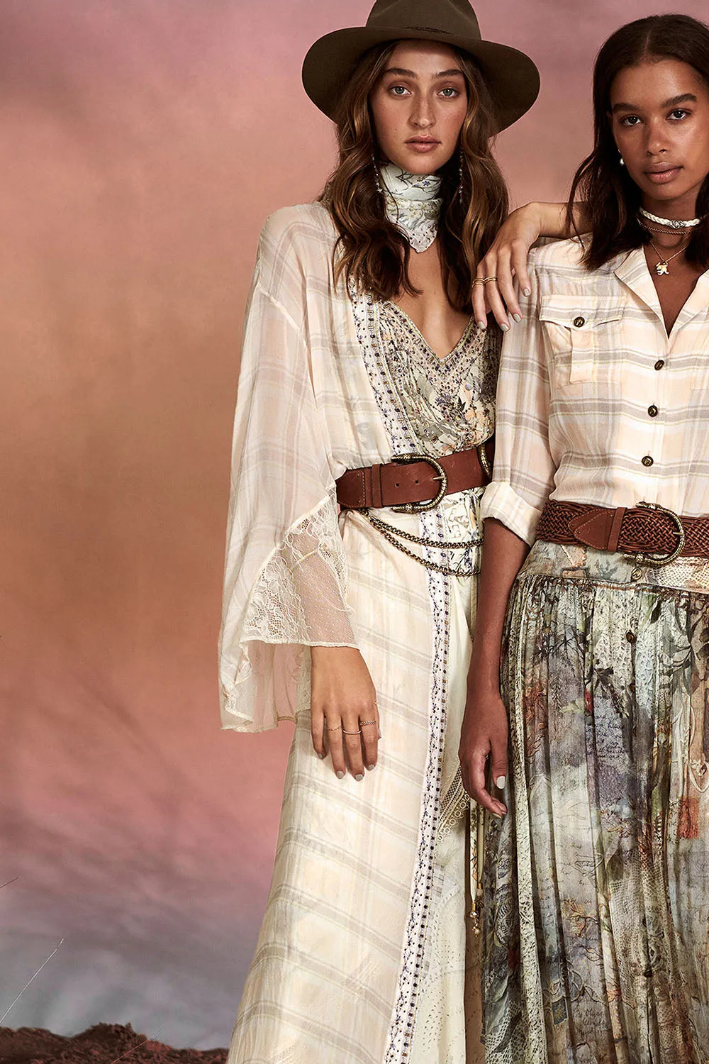 LAYERING ROBE WITH LACE INSERT SOUTHERLY CHANGE