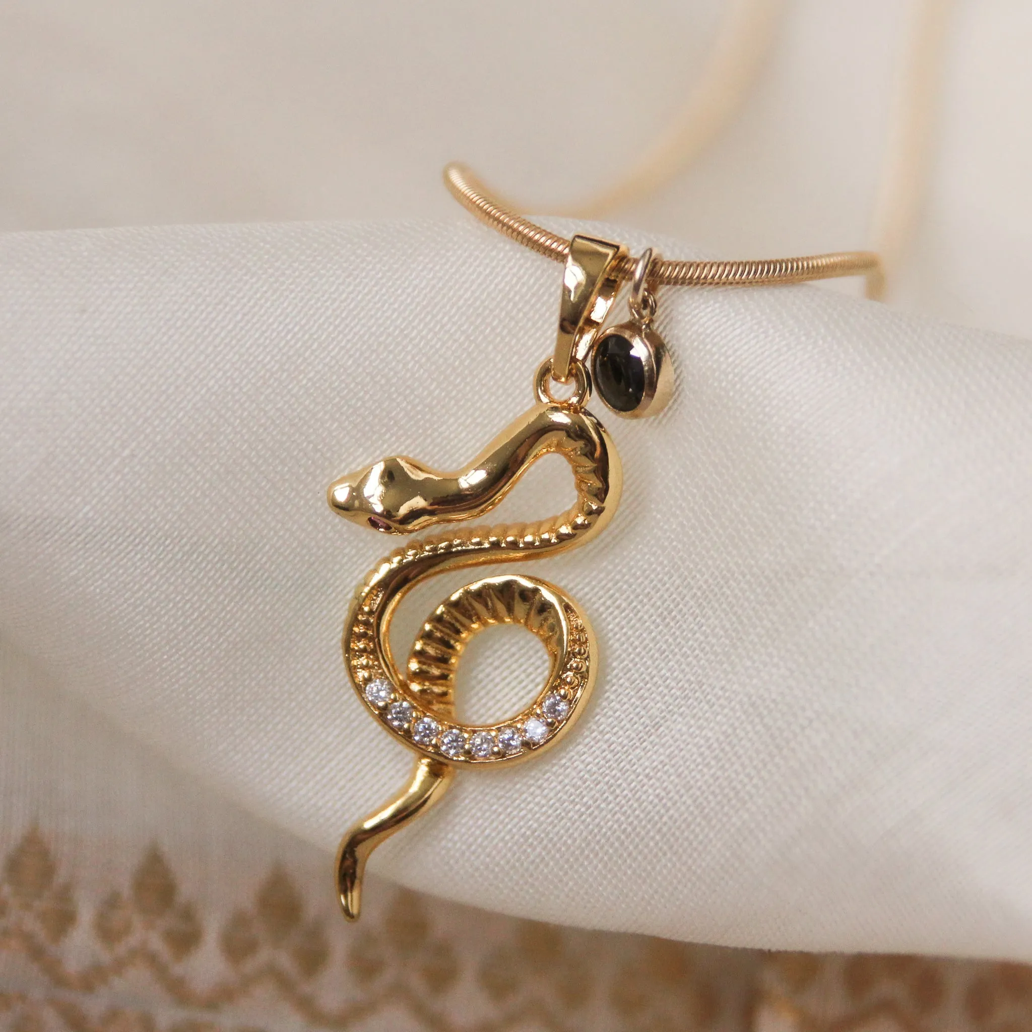 Nathaira Pendant
