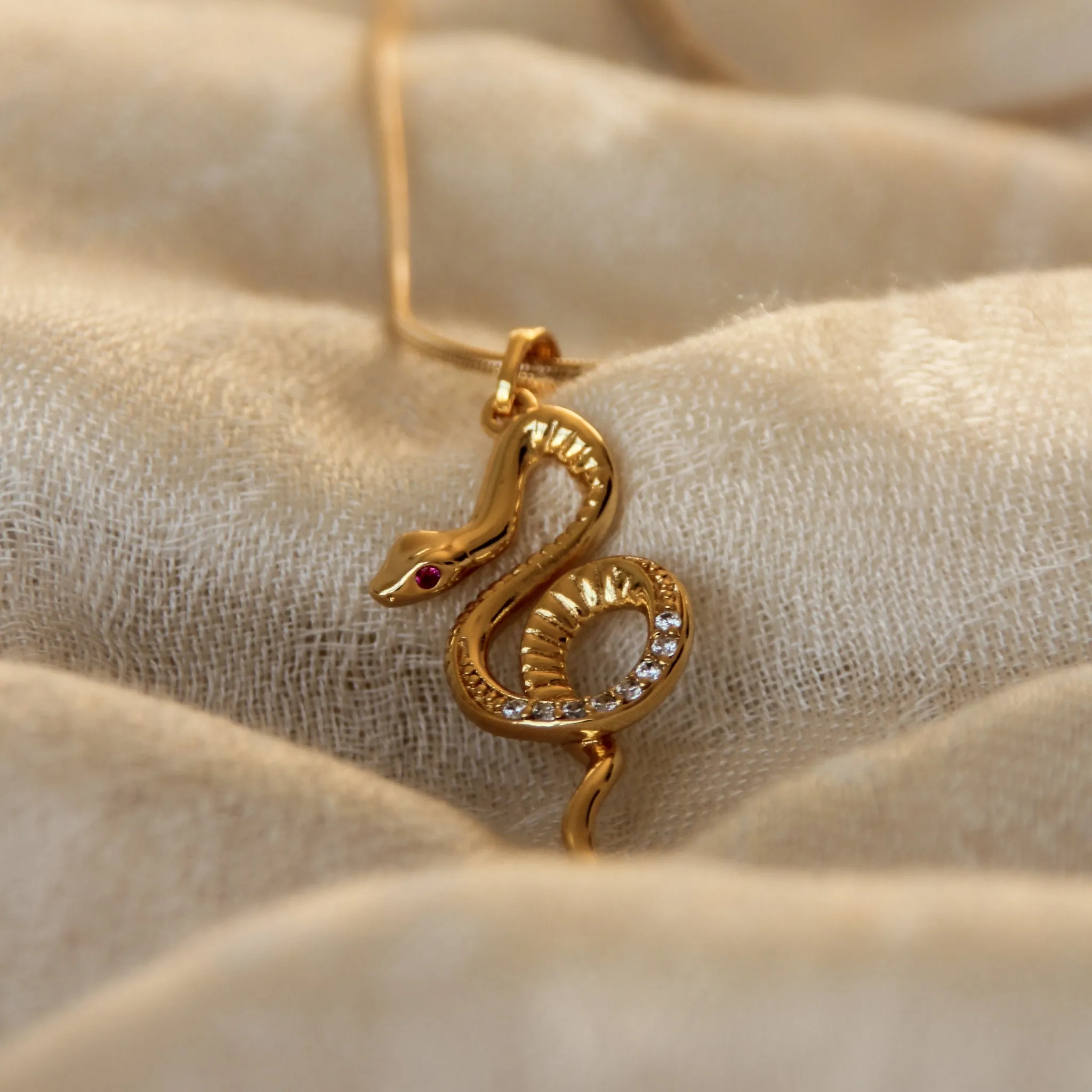 Nathaira Pendant