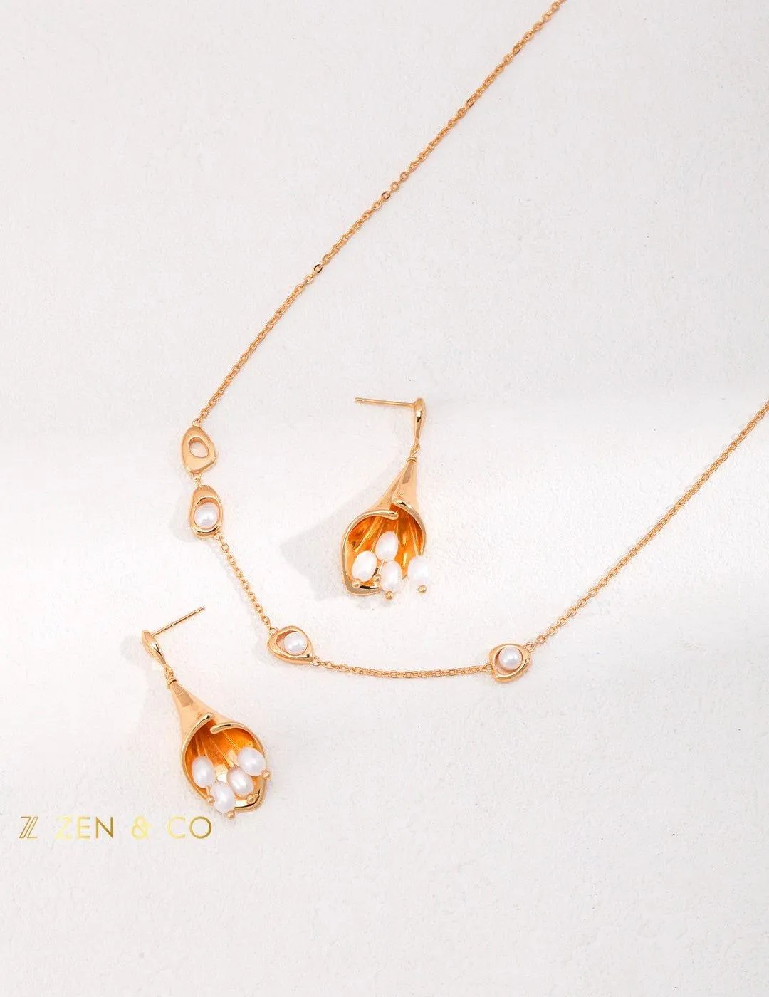 WHITNEY Gold layering necklace with dainty pearls