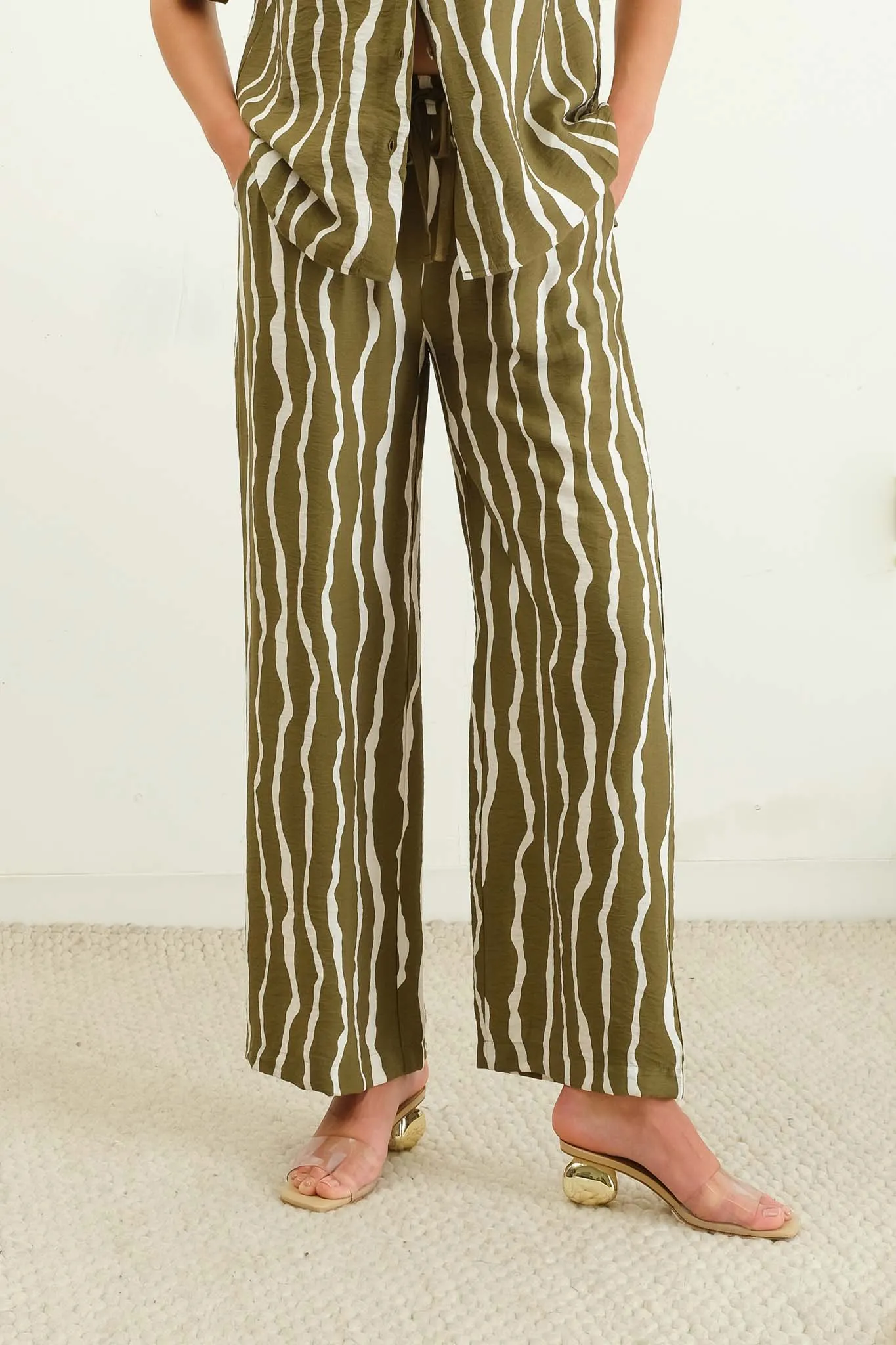 ZEBRA PRINT DRAWSTRING WIDE LEG PANTS